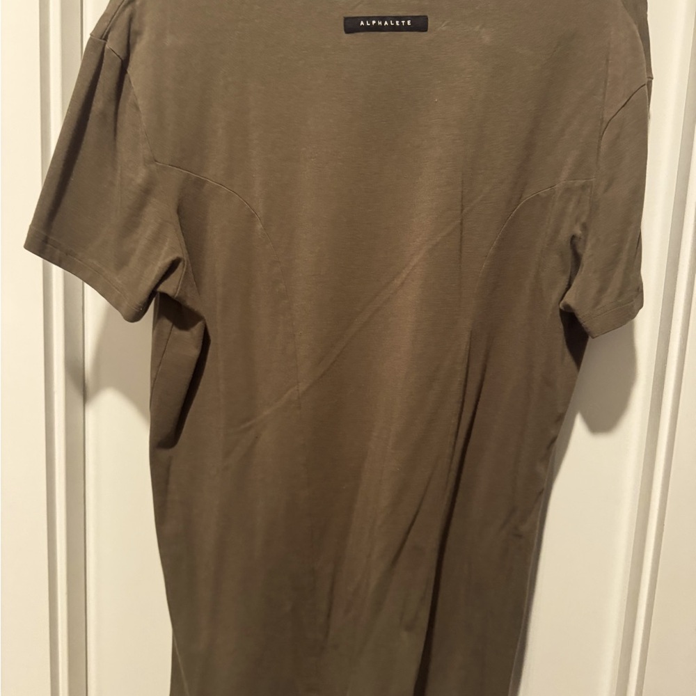 Alphalete Men’s V-neck Short sleeve T-shirt